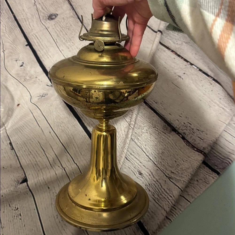 VTG Metal Oil Lamp, Glass Chimney Etching of Torches & Laurel Wreaths in white